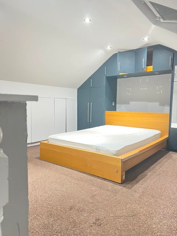 Room Forest Road in Greater London