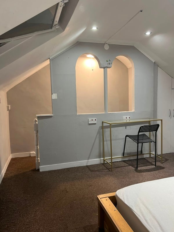 Room Forest Road in Greater London