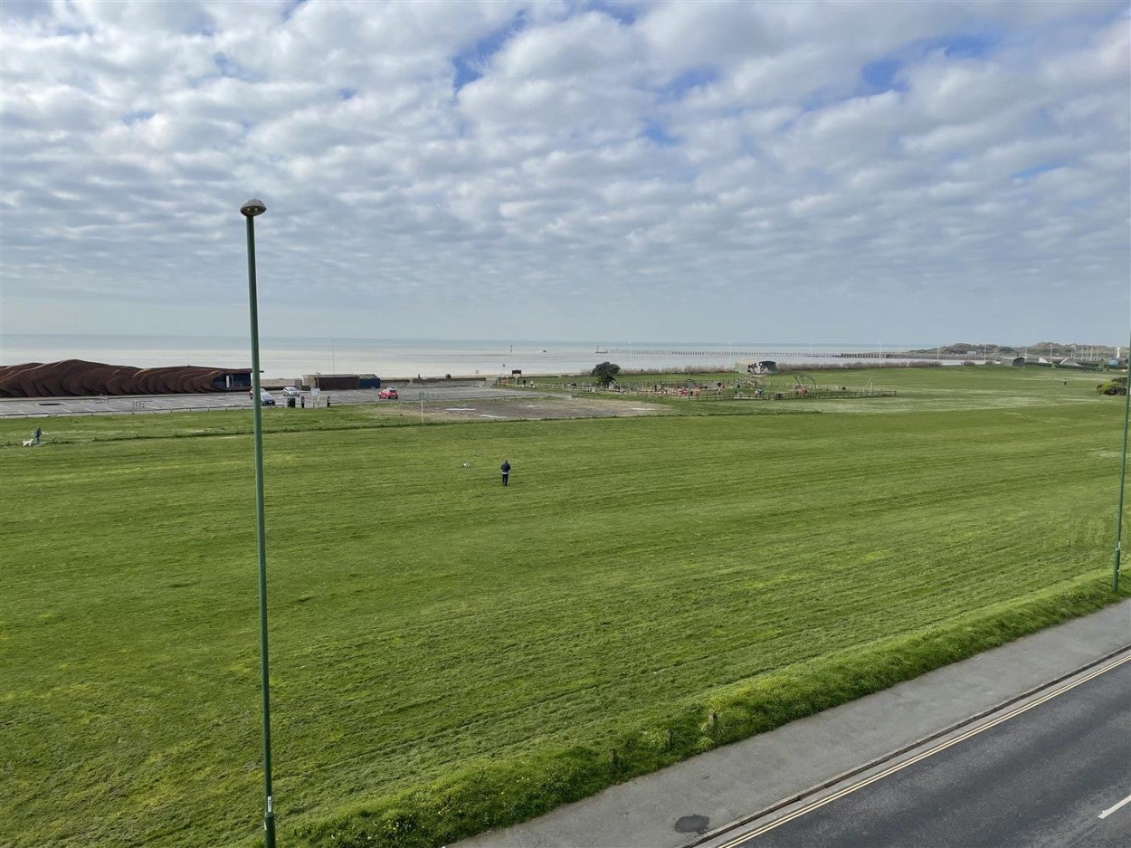 Flat South Terrace in Arun