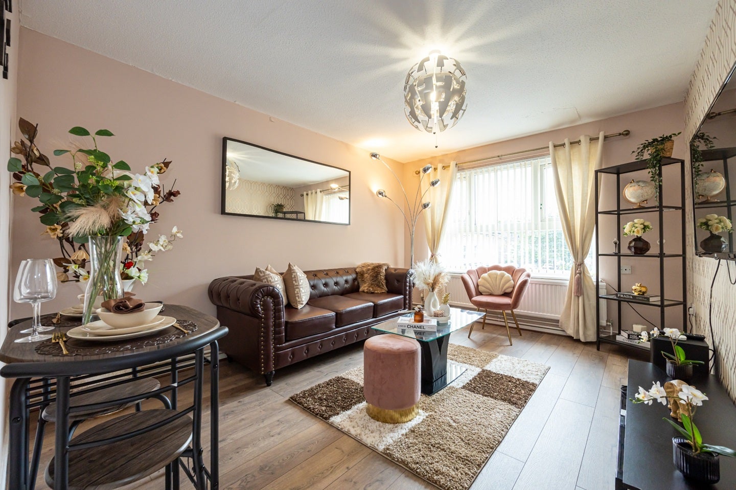 Flat Colebrook Drive in Manchester