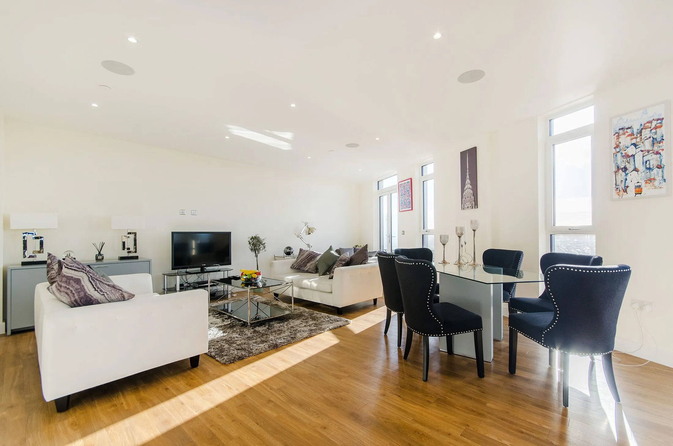 Flat Woodside End in Greater London