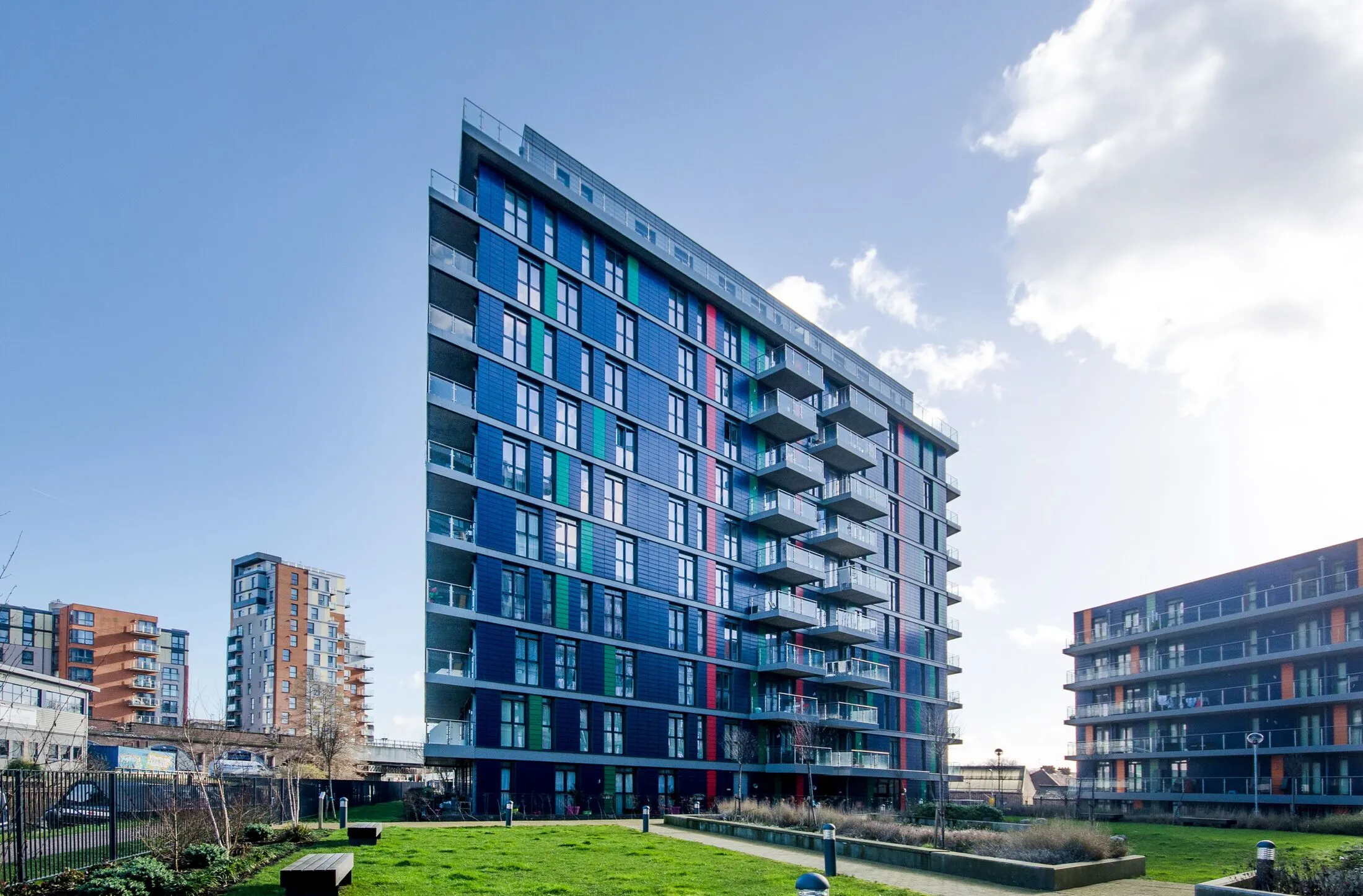 Flat Woodside End in Greater London