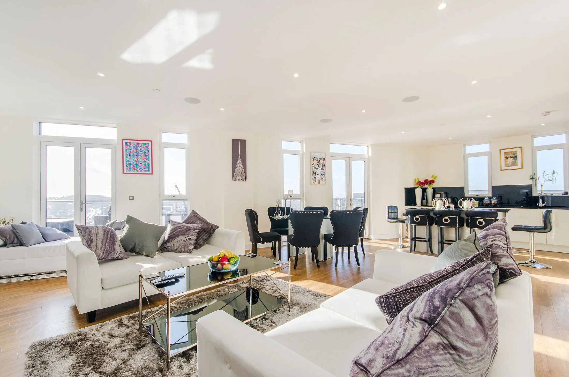 Flat Woodside End in Greater London