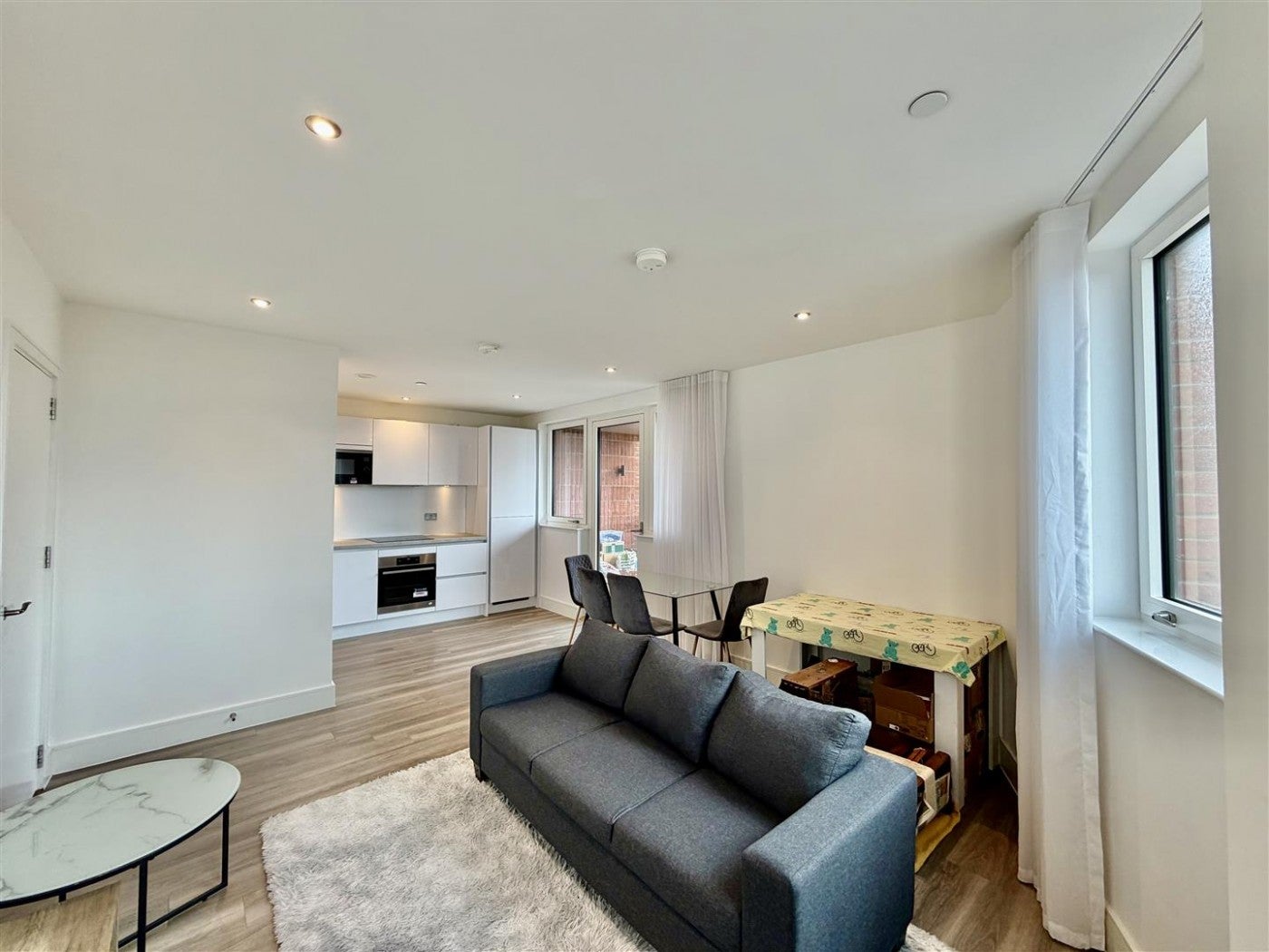 Flat Healum Avenue in Greater London