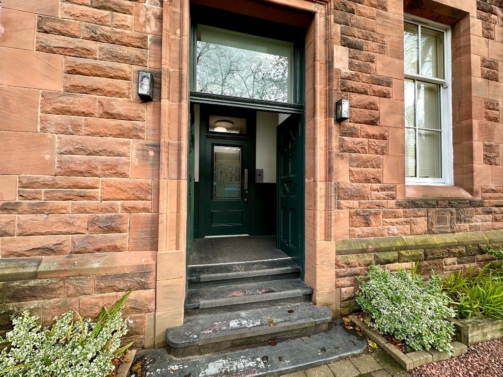 Flat Victoria Crescent Lane in Glasgow