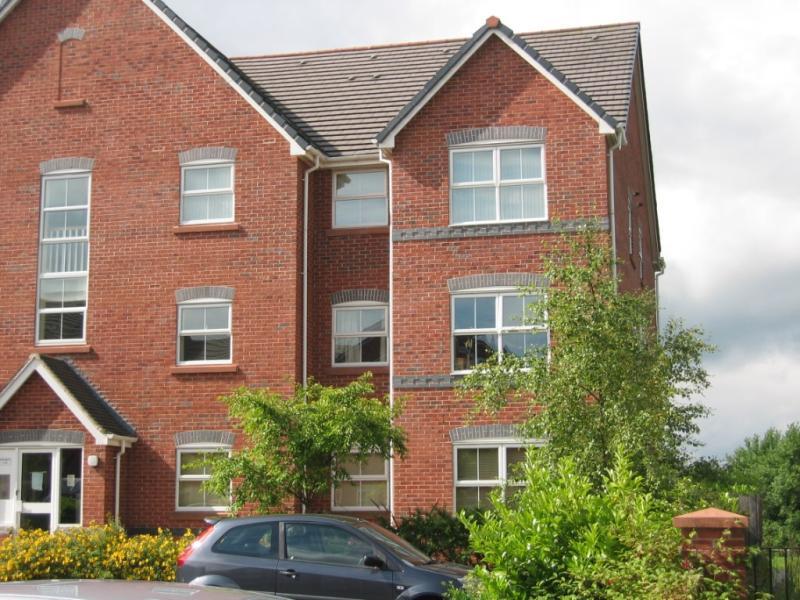 Flat Wrenbury Drive in Kingsmead