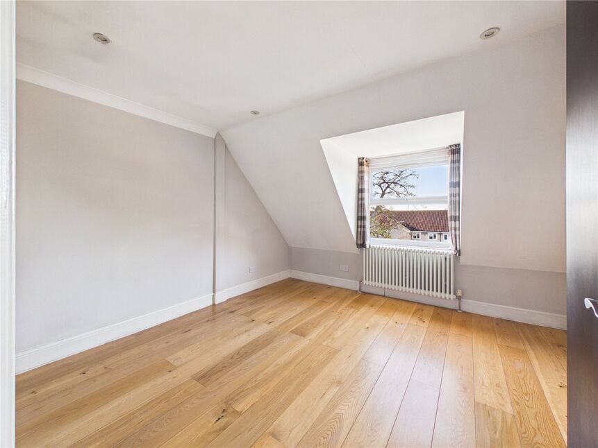 Flat Grosvenor Park Road in Greater London