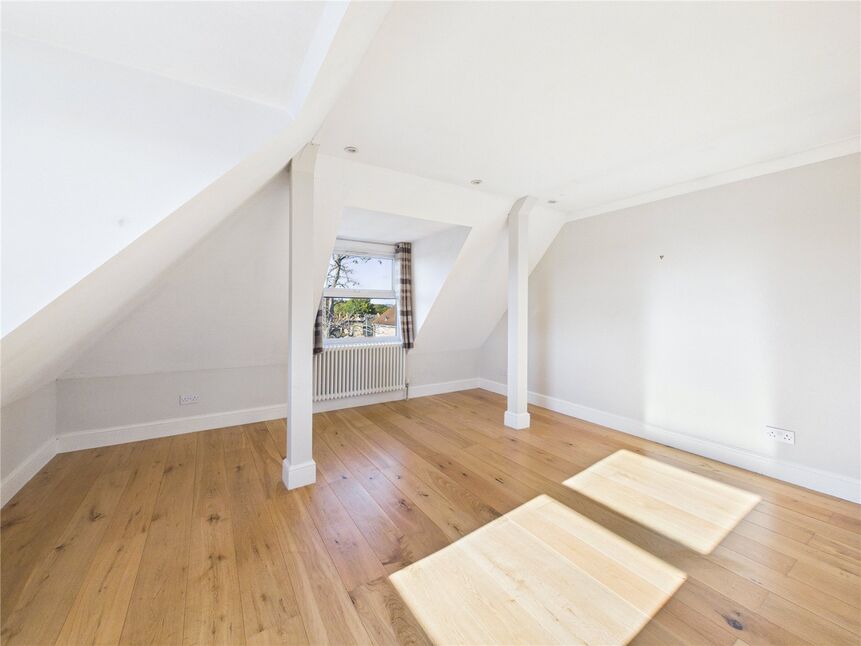 Flat Grosvenor Park Road in Greater London