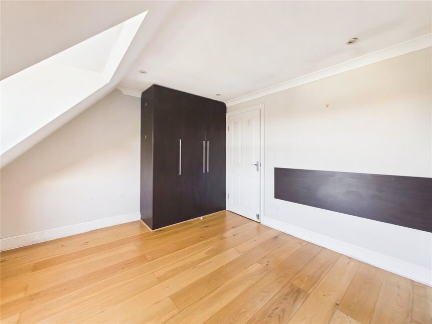 Flat Grosvenor Park Road in Greater London
