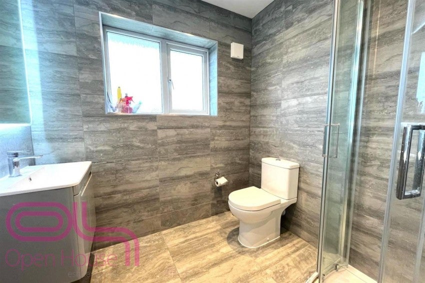 Room Queens Gardens in Greater London