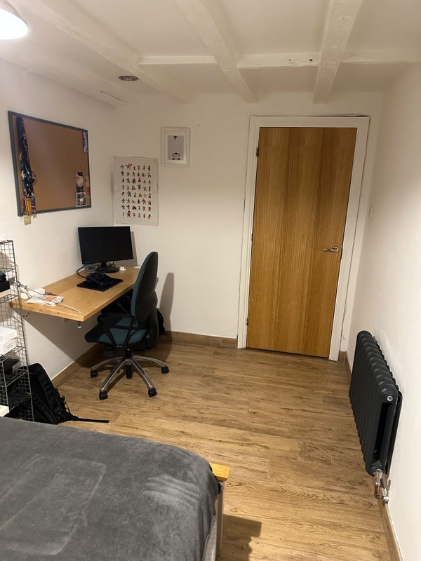 Flat Gaunts Lane in Bristol