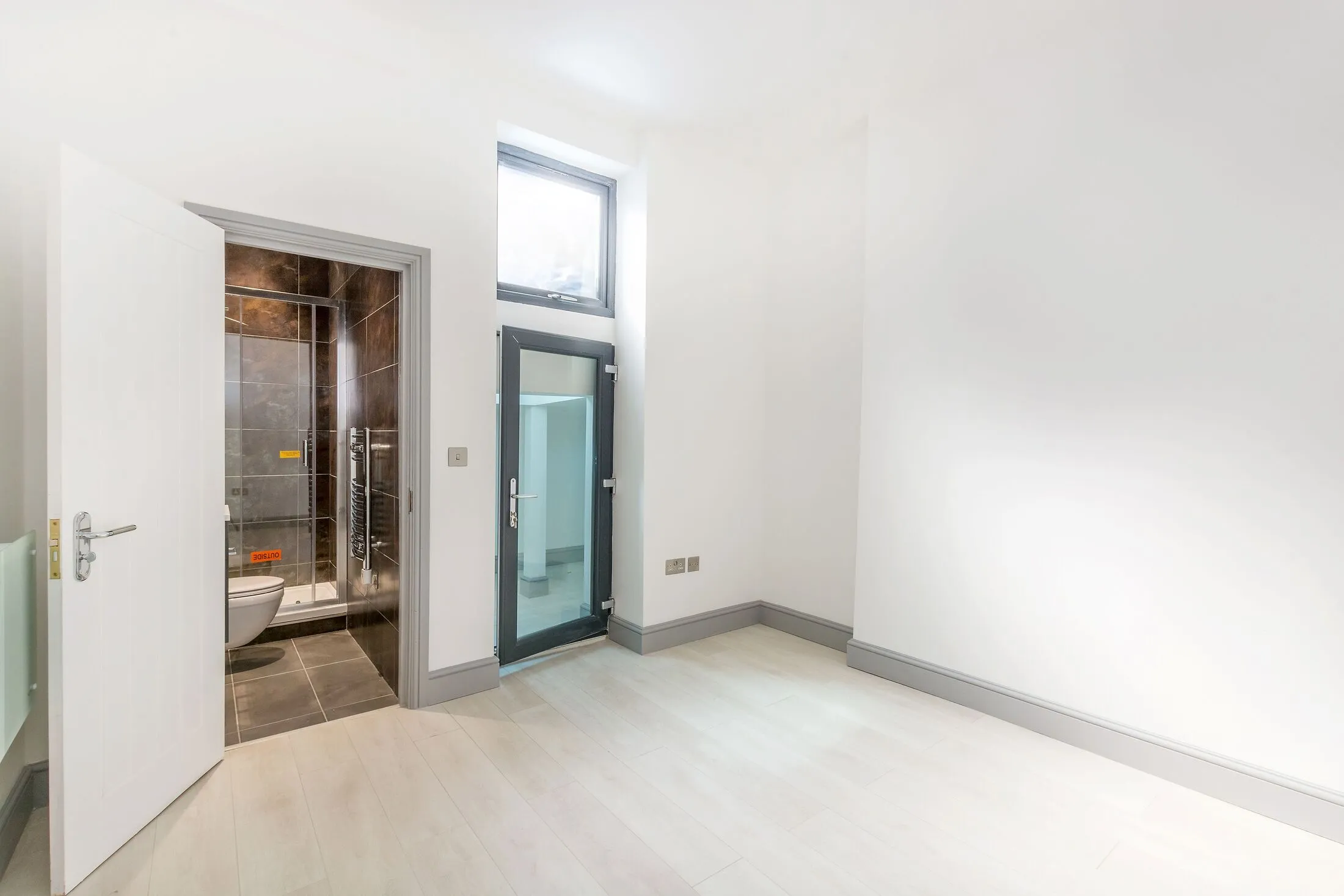 Flat Kingsland High Street in Greater London