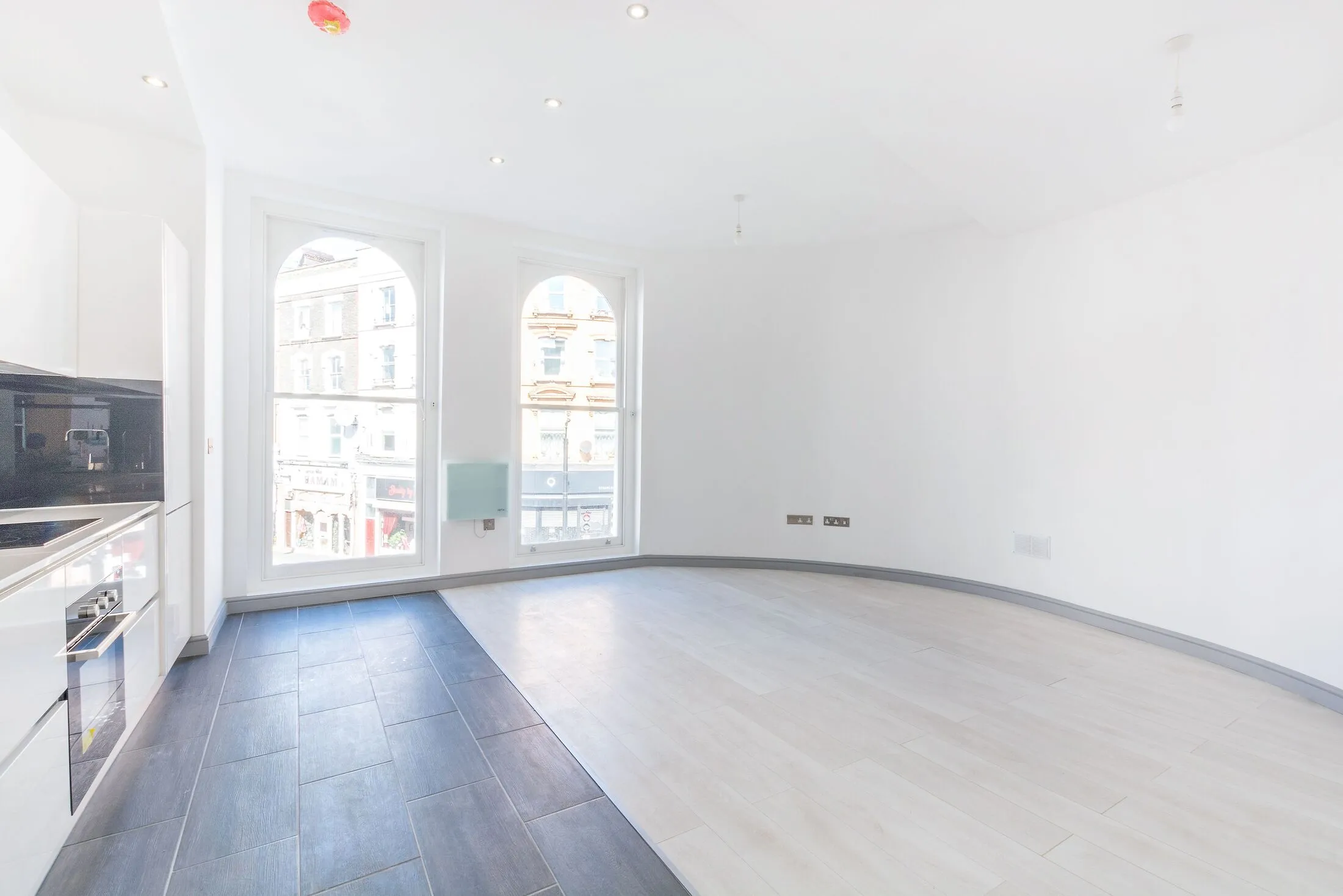 Flat Kingsland High Street in Greater London