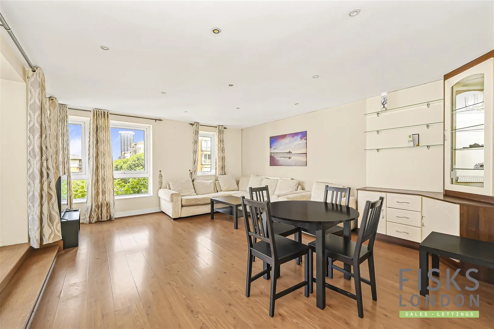 Flat Newport Avenue in Greater London