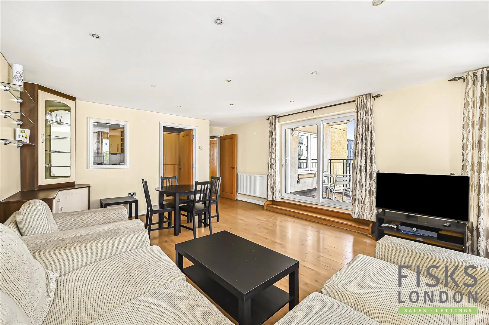 Flat Newport Avenue in Greater London