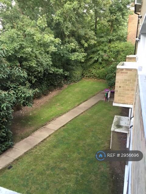 Flat Fortis Green in Greater London