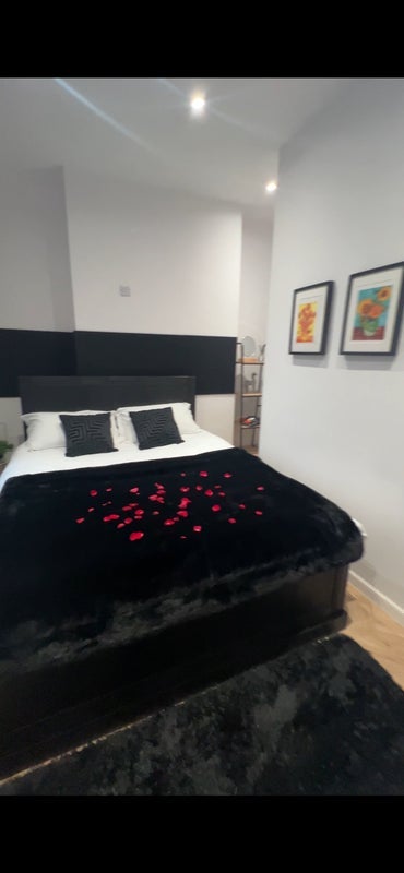 Room Penarth Road in Cardiff