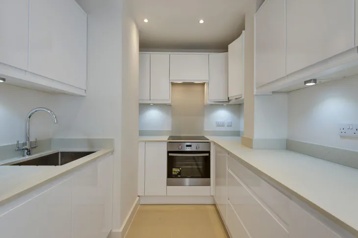 Flat Grove End Road in City of Westminster