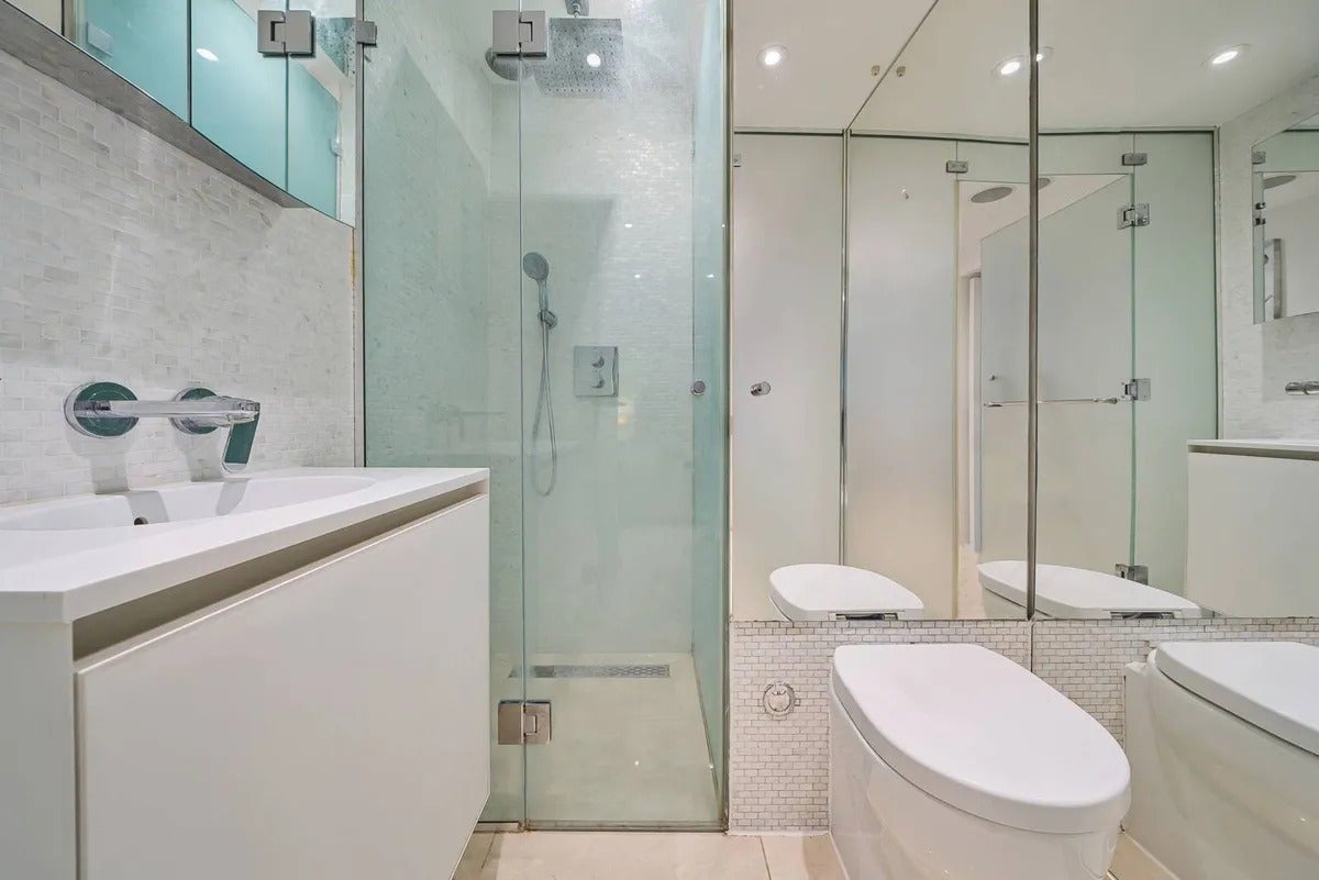 Flat Manson Place in Greater London