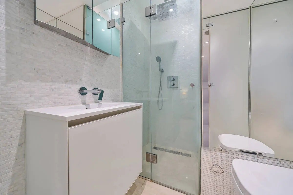 Flat Manson Place in Greater London