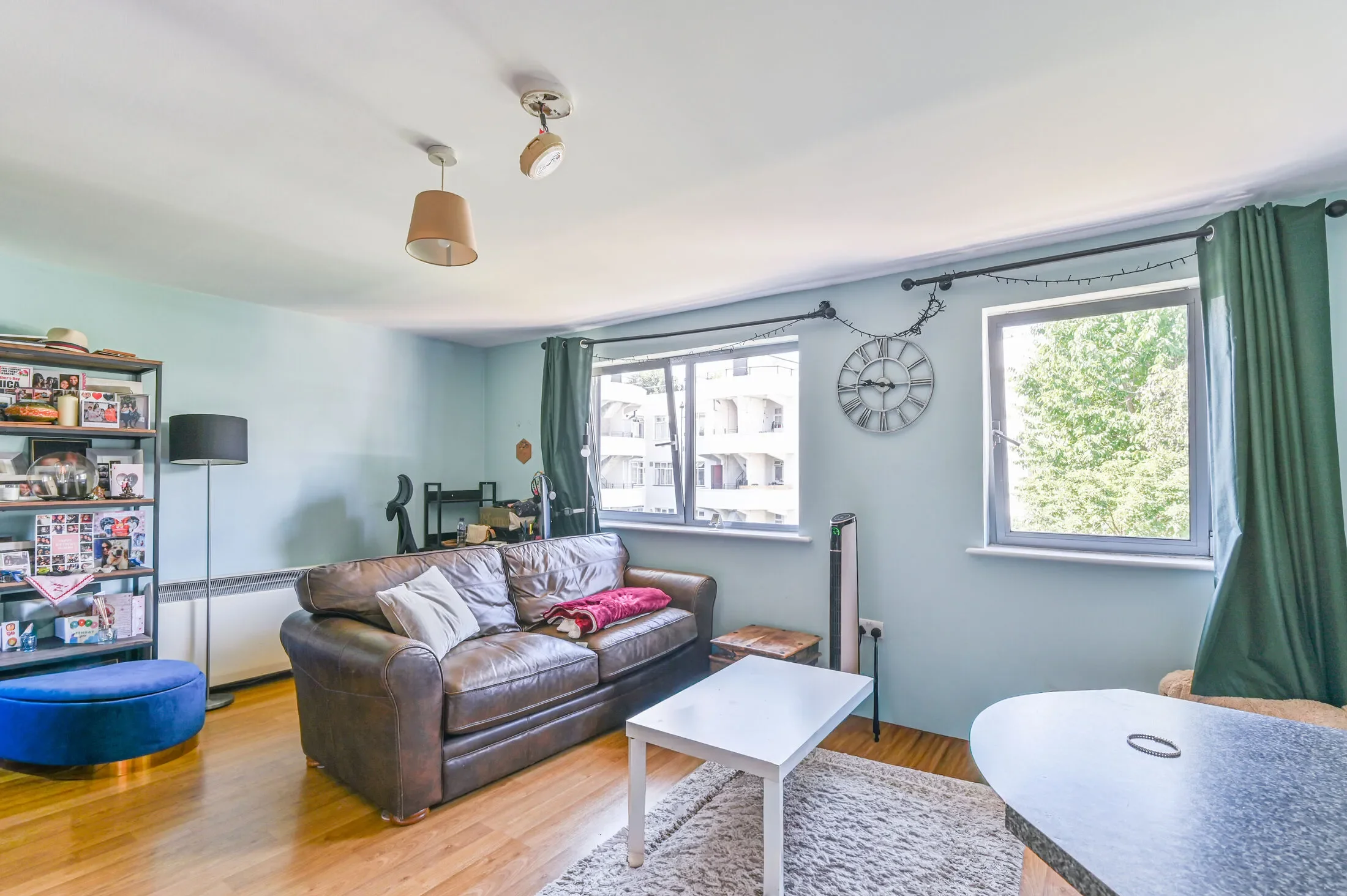 Flat Trinity Crescent in Greater London