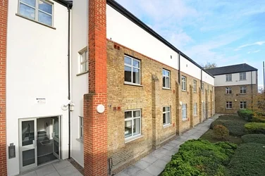 Flat Bell Green in Greater London