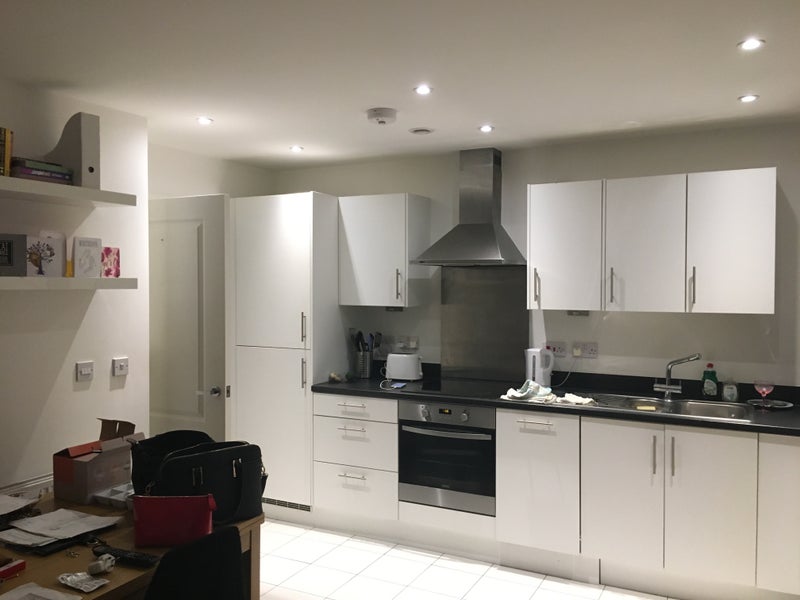 Flat Garratt Lane in Greater London