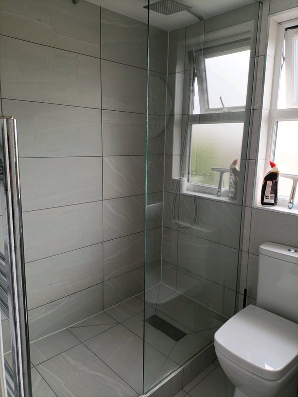 Room Ellingham Road in Greater London