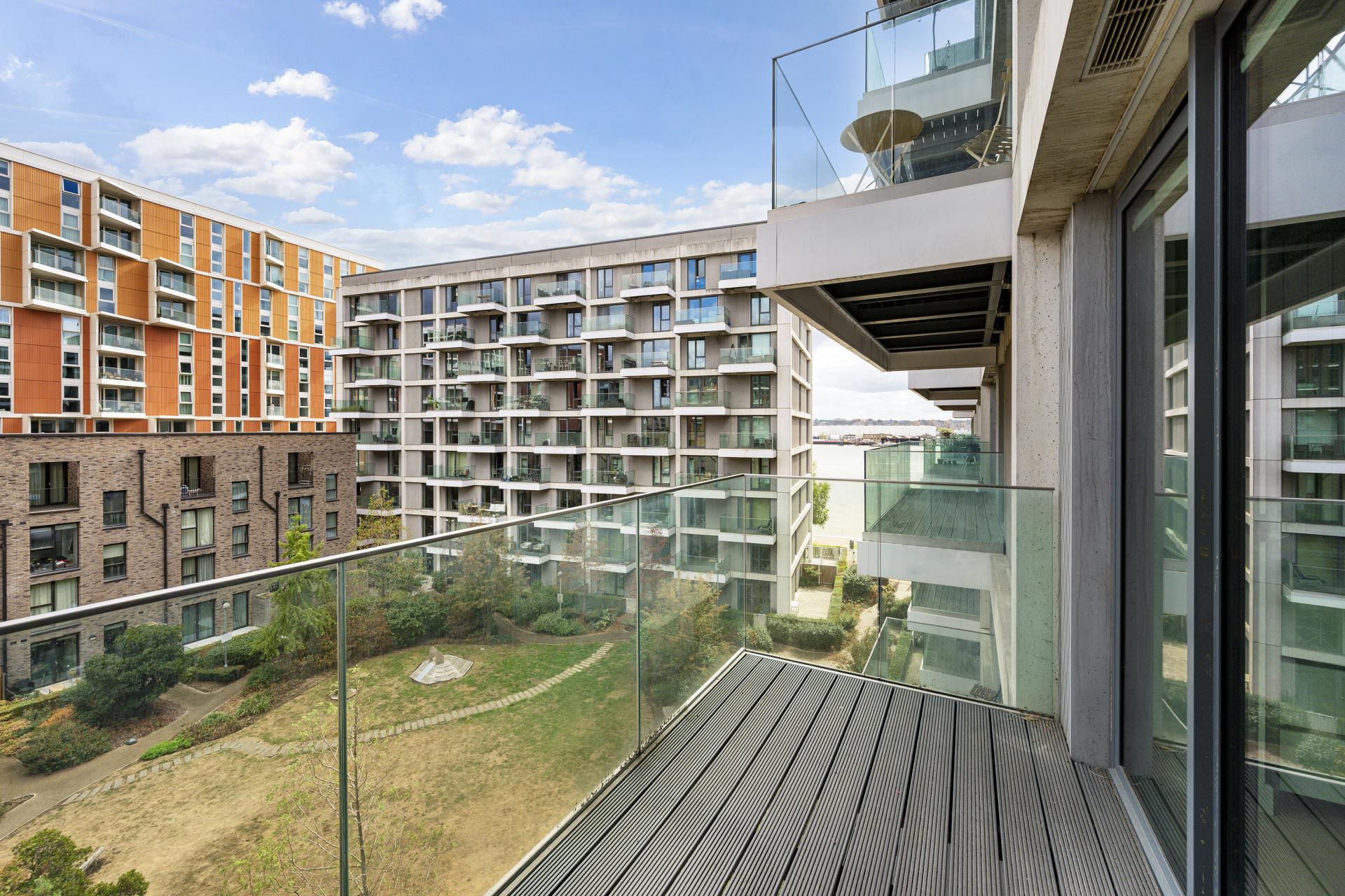 Flat Bonnet Street in Greater London