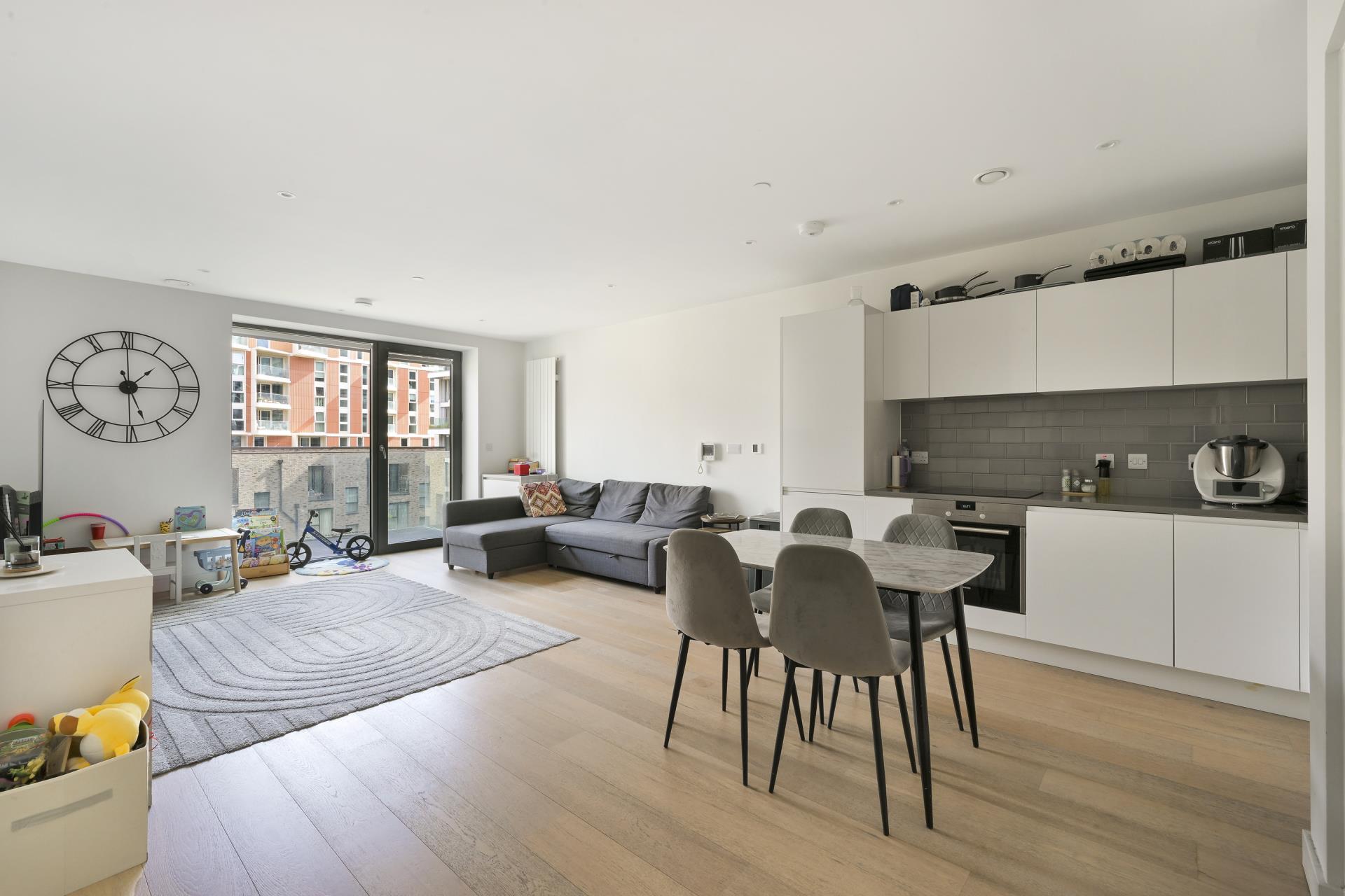 Flat Bonnet Street in Greater London