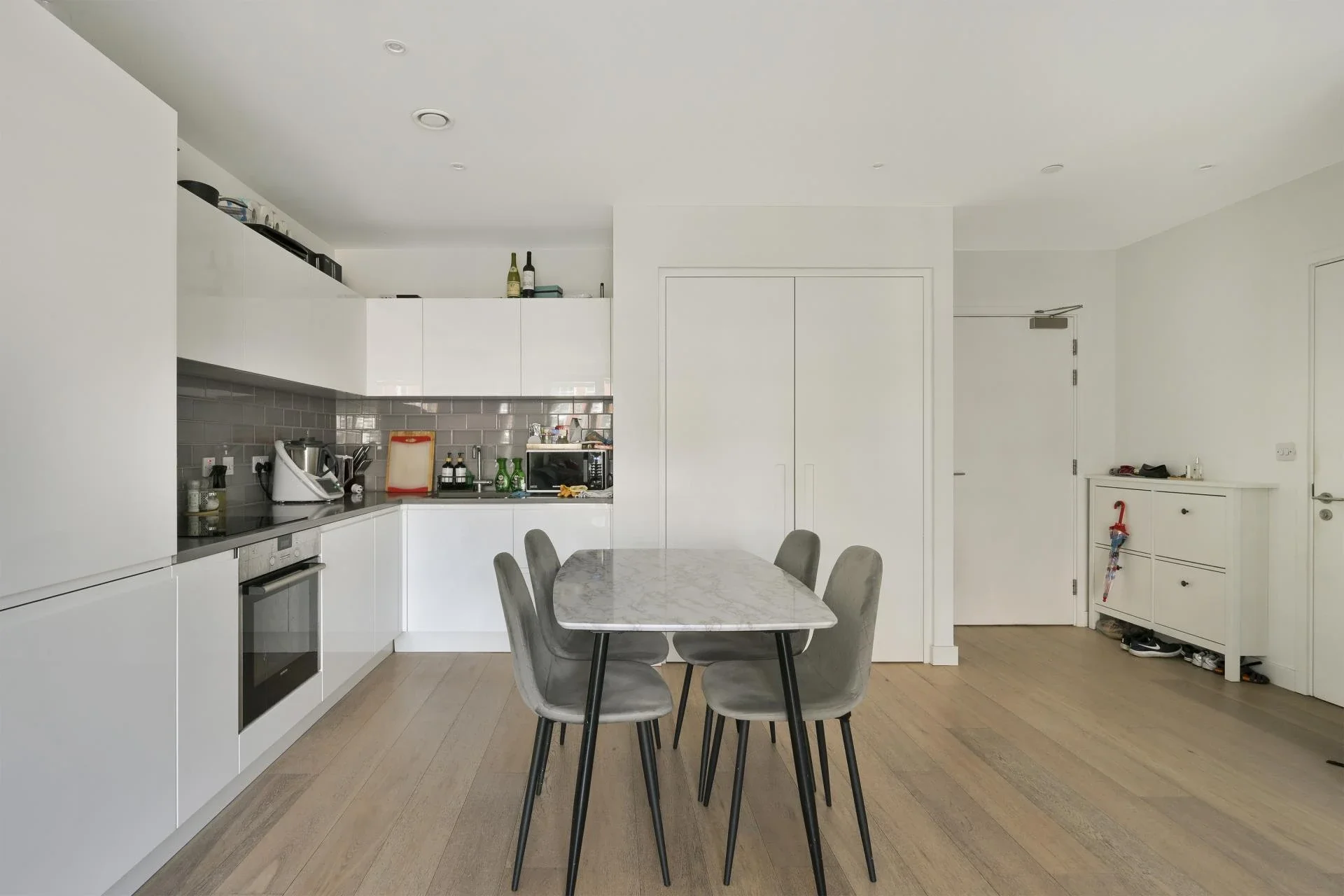 Flat Bonnet Street in Greater London