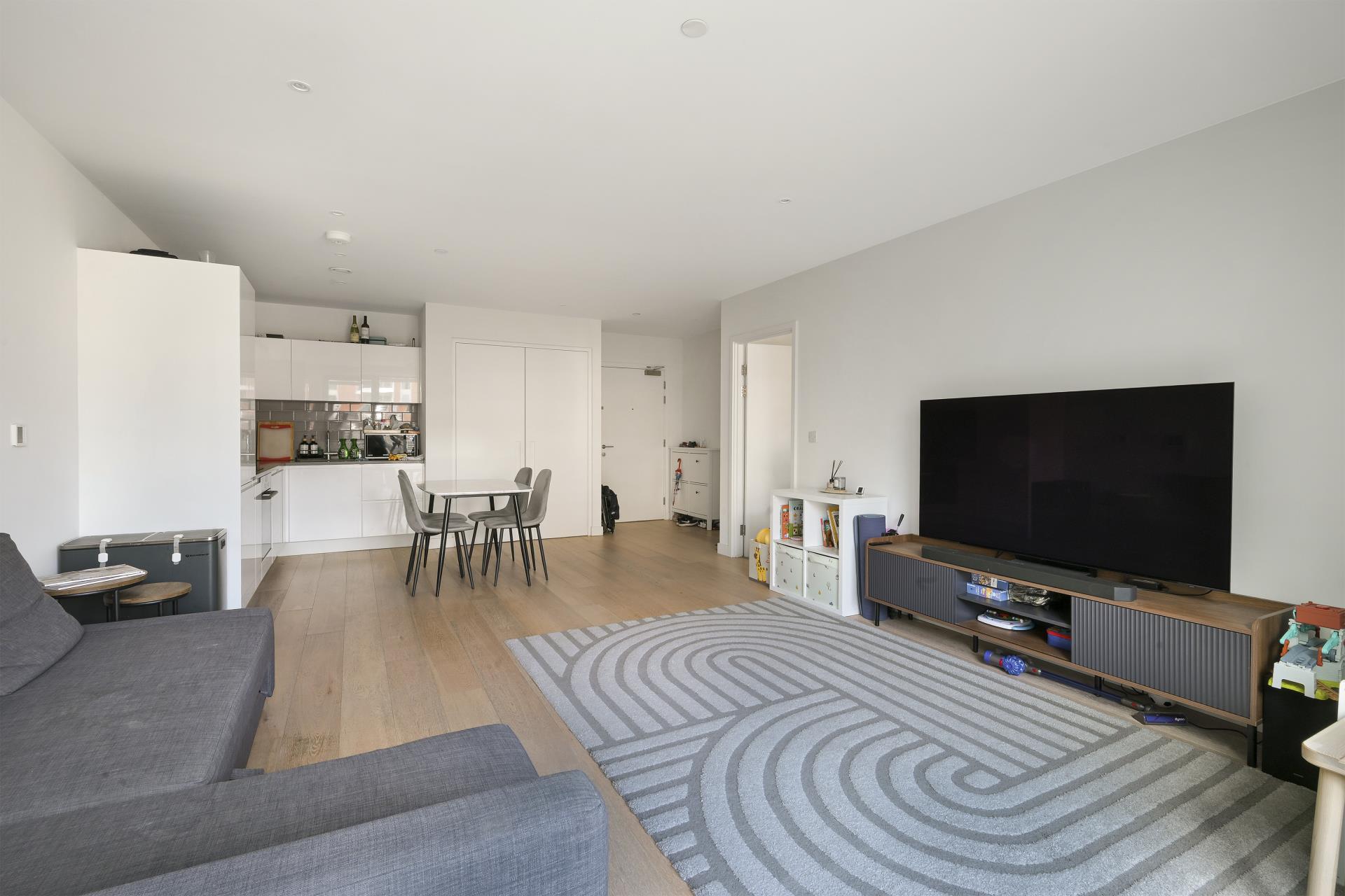 Flat Bonnet Street in Greater London