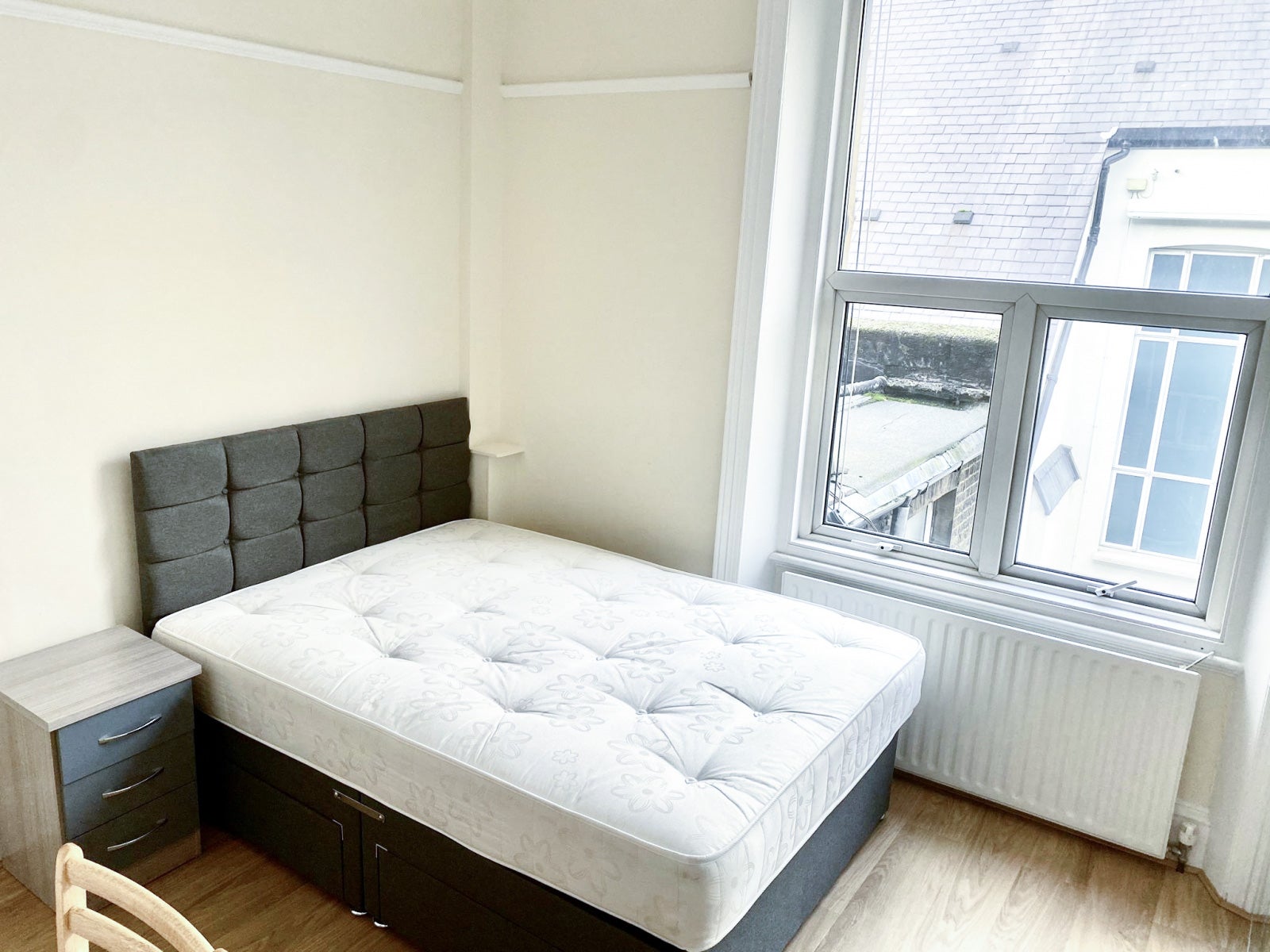 Flat Kensington High Street in Greater London