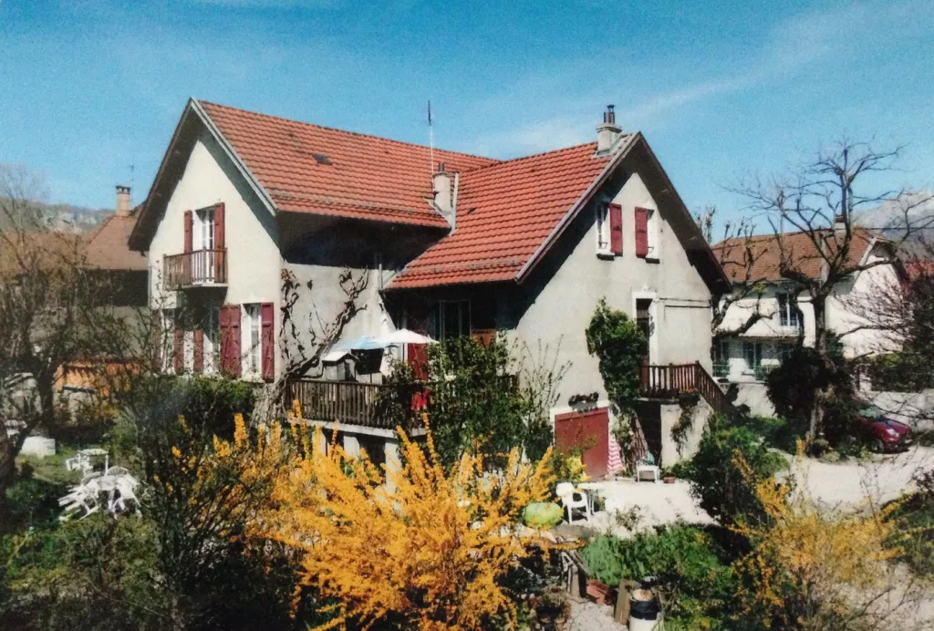 Chambre Cours de la Libération et du Général de Gaulle à Grenoble
