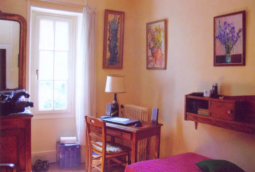 Chambre Cours de la Libération et du Général de Gaulle à Grenoble