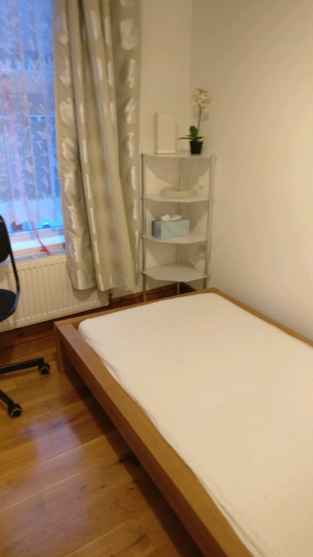 Room Stirling Road in Greater London