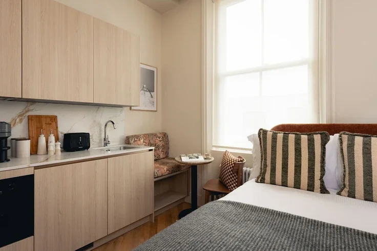 Flat Gloucester Avenue in Greater London
