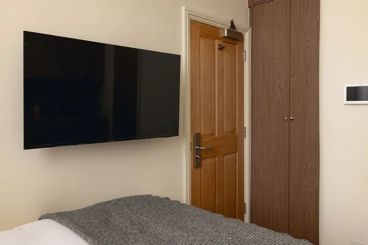 Flat Gloucester Avenue in Greater London