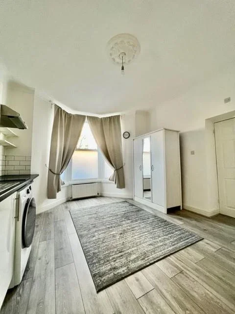 Flat Lancaster Road in Greater London