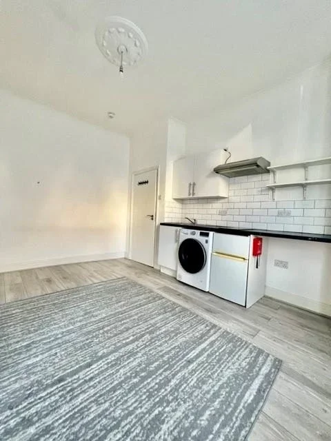 Flat Lancaster Road in Greater London