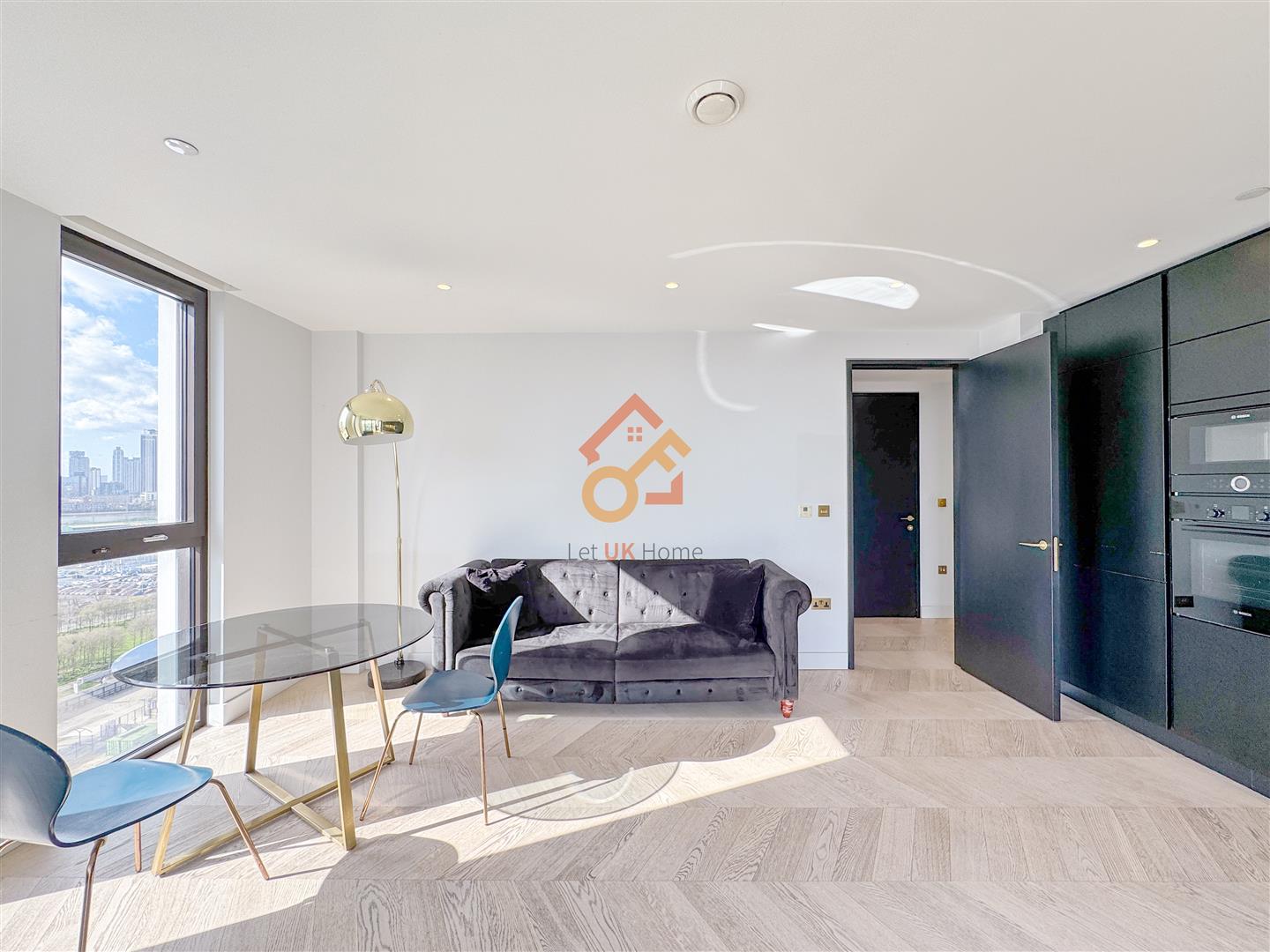 Flat Tidemill Square in London