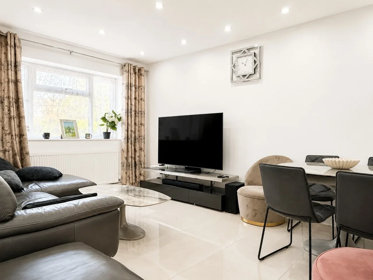 Flat Lochinvar Street in Greater London