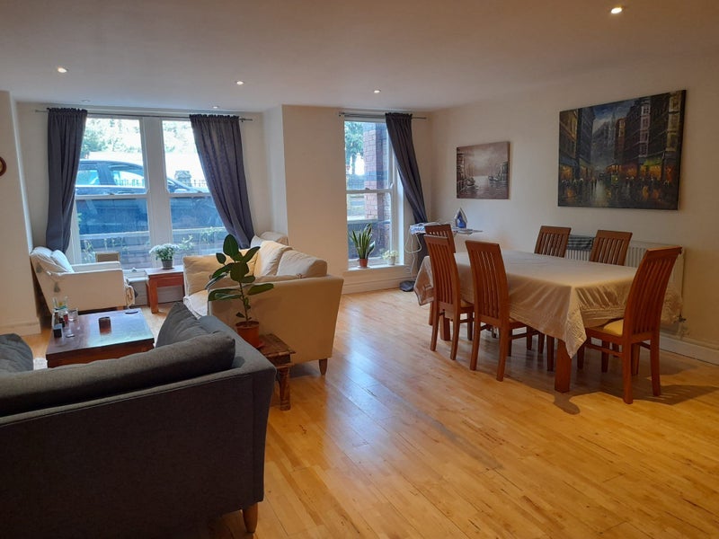 Room Parkfield Road in Liverpool