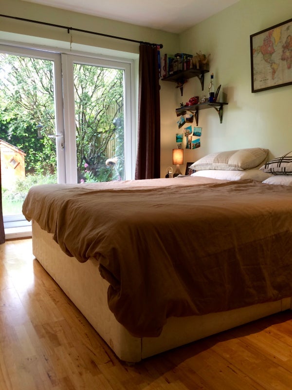 Room Parkfield Road in Liverpool
