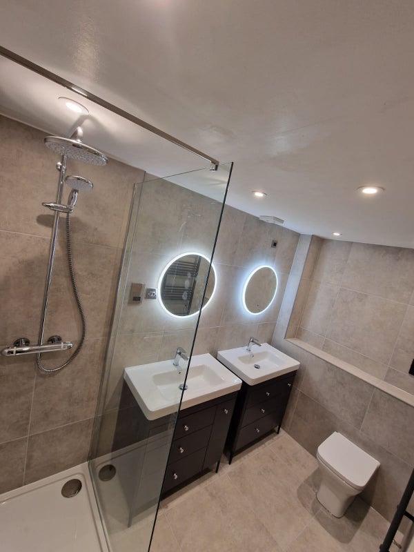 Room Parkfield Road in Liverpool