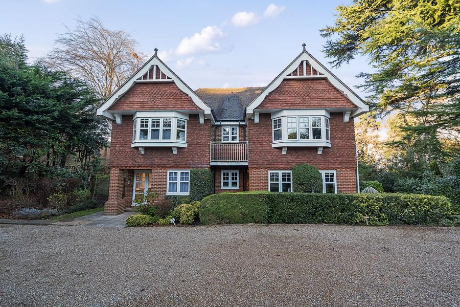Flat Harrow Lane in Maidenhead