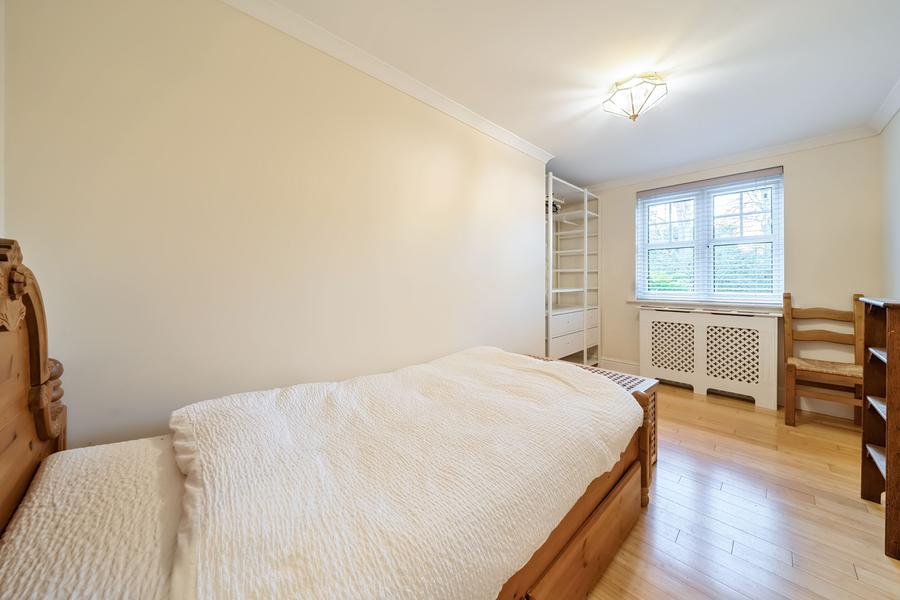 Flat Harrow Lane in Maidenhead