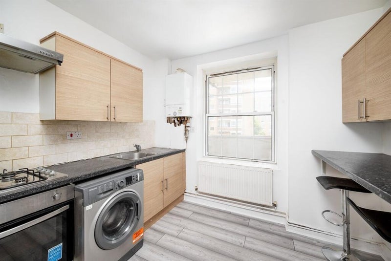 Room Mead Close in Greater London