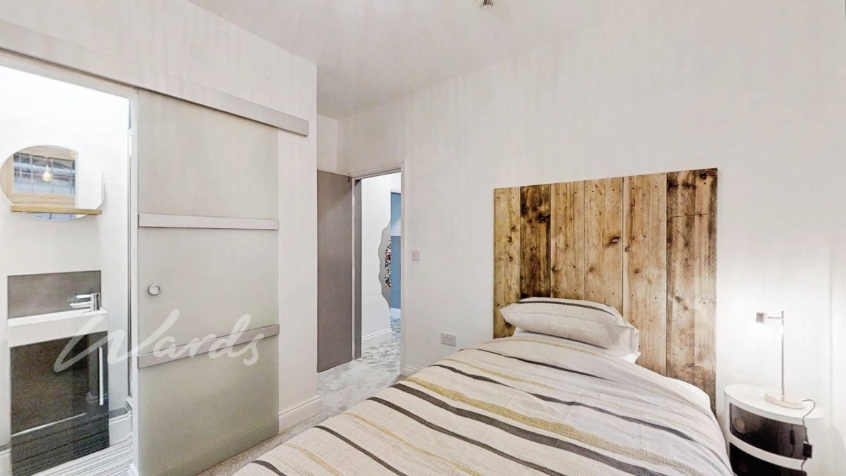 Room Shellons Street in Folkestone and Hythe District