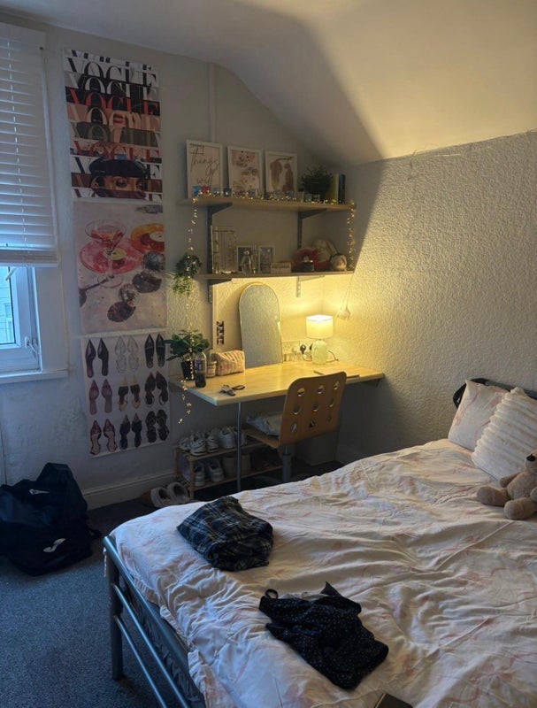 Room Tewkesbury Street in Cardiff